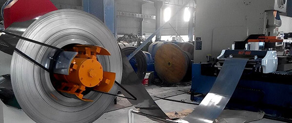 Máquina para hacer botones de metal