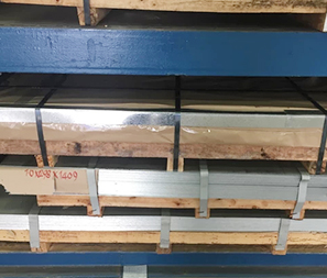 Sistema de alimentación de prensa para línea de corte a medida